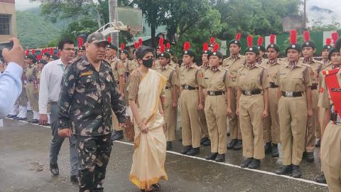 हेमवती नंदन बहुगुणा विश्वविद्यालय में स्वतंत्रता दिवस की 75वी वर्षगांठ की शुभ अवसर मैं माननीय कुलपति महोदया प्रो० अन्नपूर्णा नोटियाल जी के द्वारा तिरंगा झंडा फहराया गया।