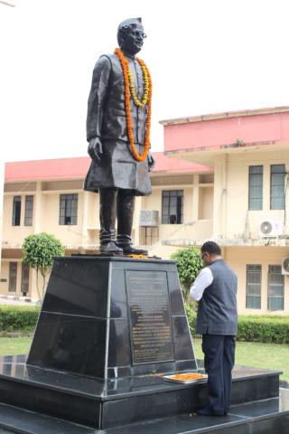 हिमालय पुत्र स्व हेमवती नन्दन बहुगुणा जी की १०४ वीं जयंती पर उन्हें शत शत नमन।